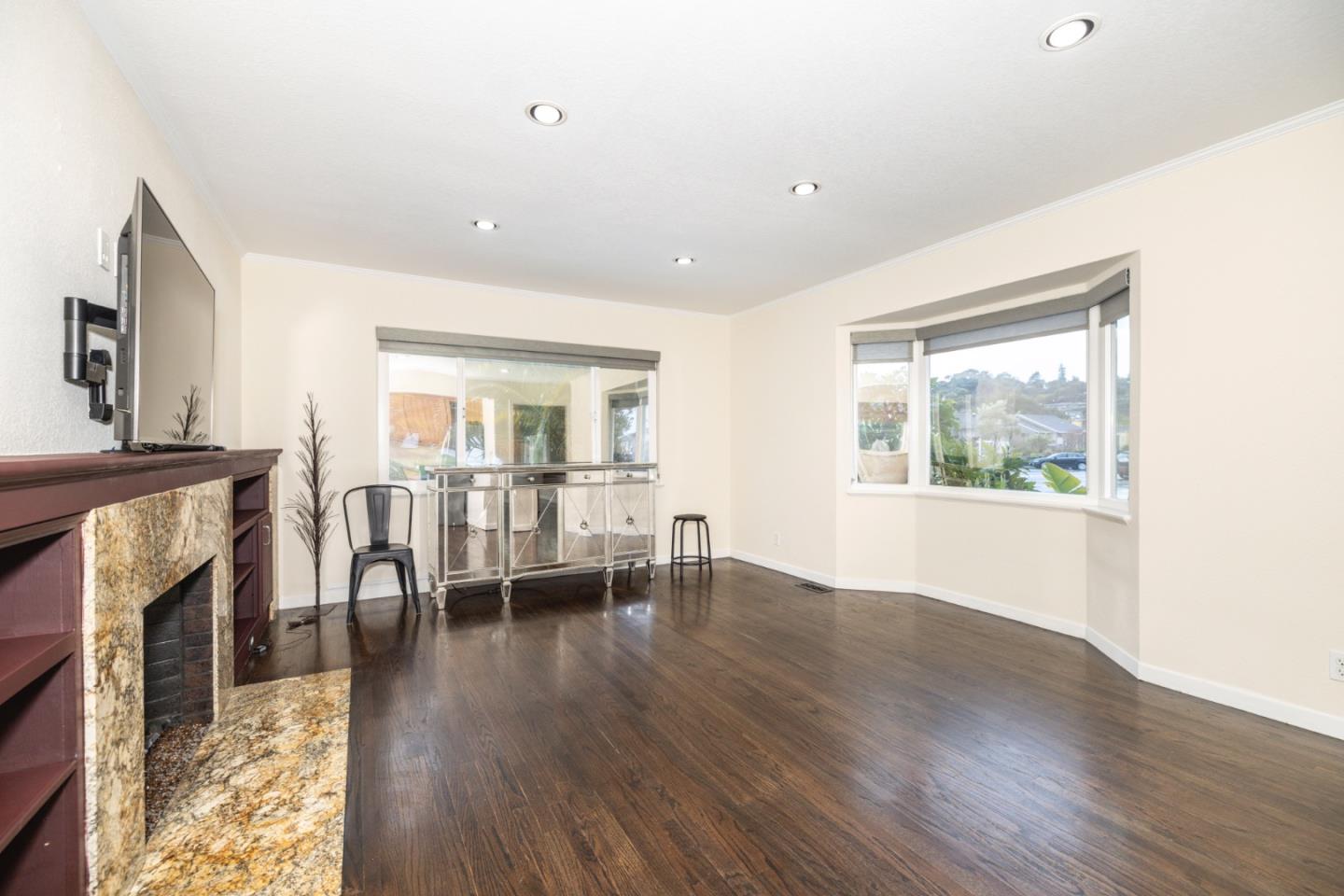 Detail Gallery Image 4 of 23 For 875 Broadway, Belmont,  CA 94002 - 2 Beds | 2 Baths