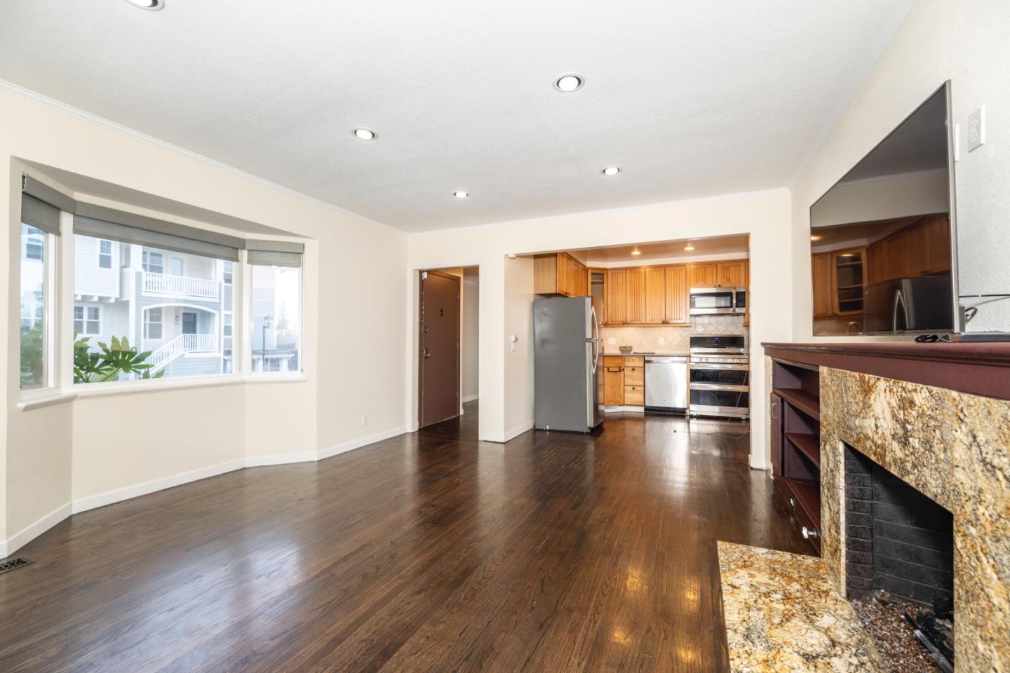 Detail Gallery Image 5 of 23 For 875 Broadway, Belmont,  CA 94002 - 2 Beds | 2 Baths