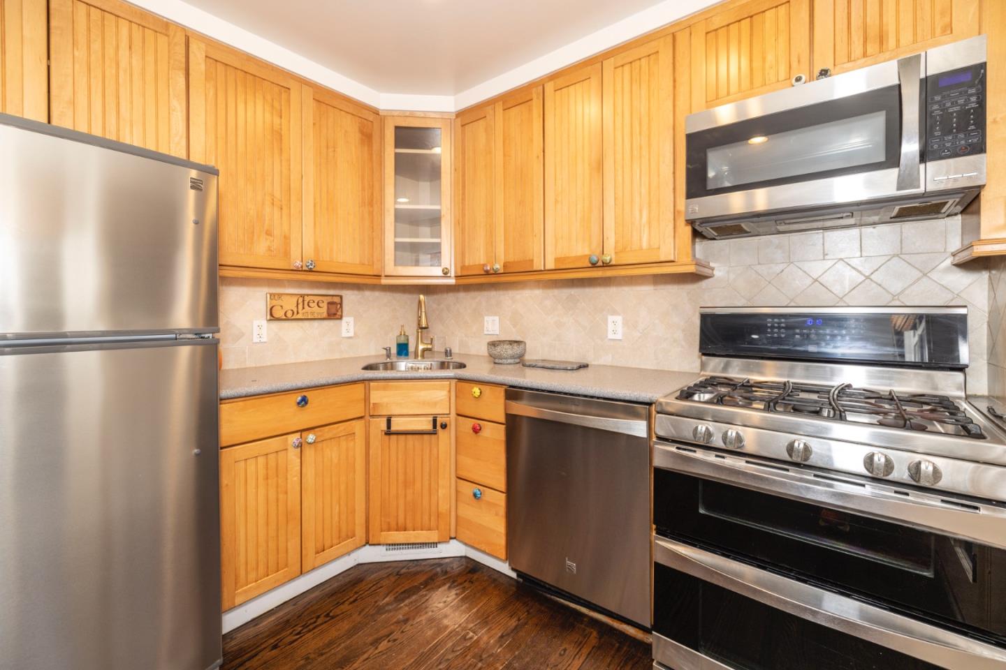 Detail Gallery Image 8 of 23 For 875 Broadway, Belmont,  CA 94002 - 2 Beds | 2 Baths