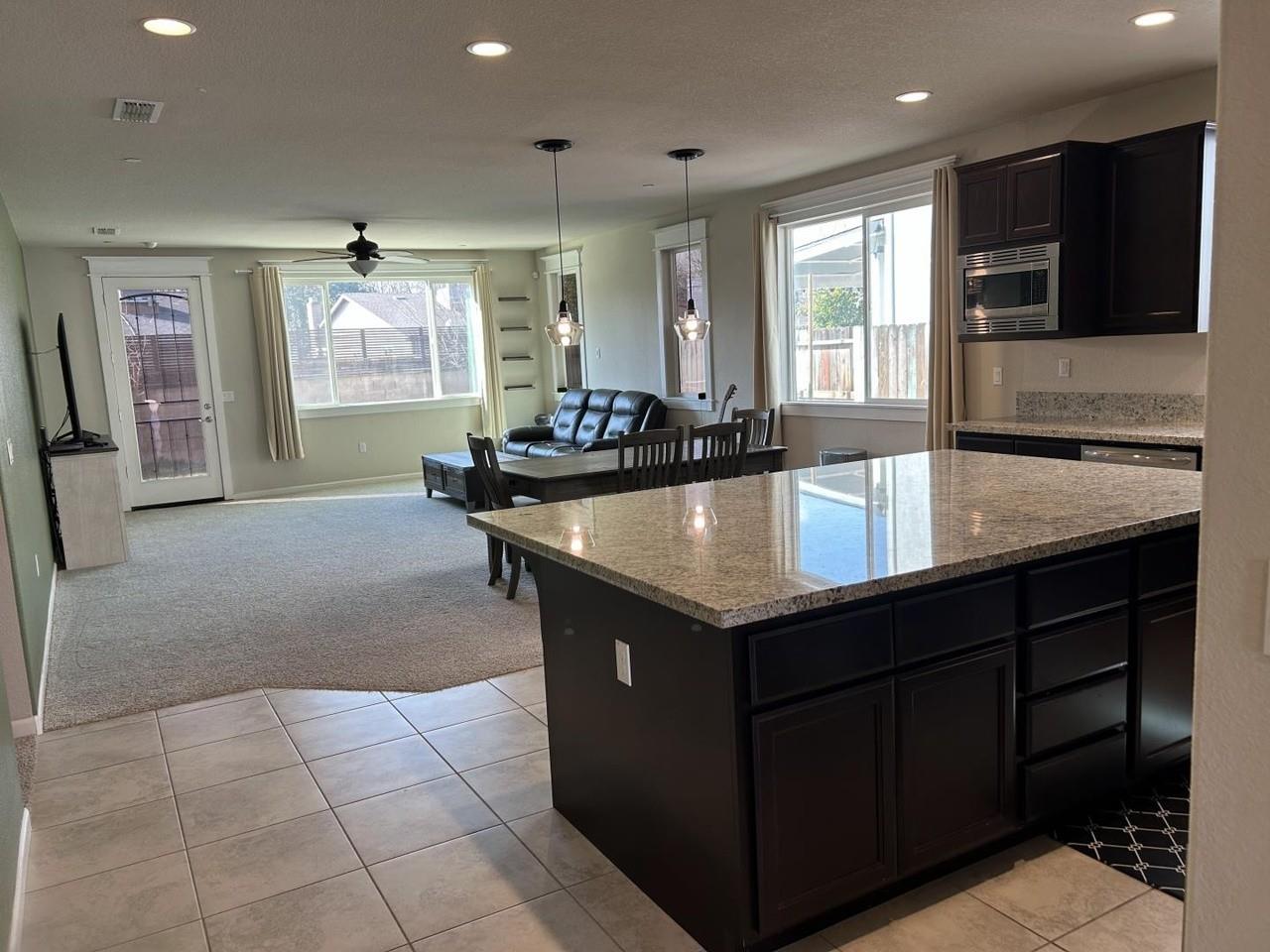 Detail Gallery Image 2 of 15 For 529 Ashwood Ln, Patterson,  CA 95363 - 4 Beds | 3 Baths
