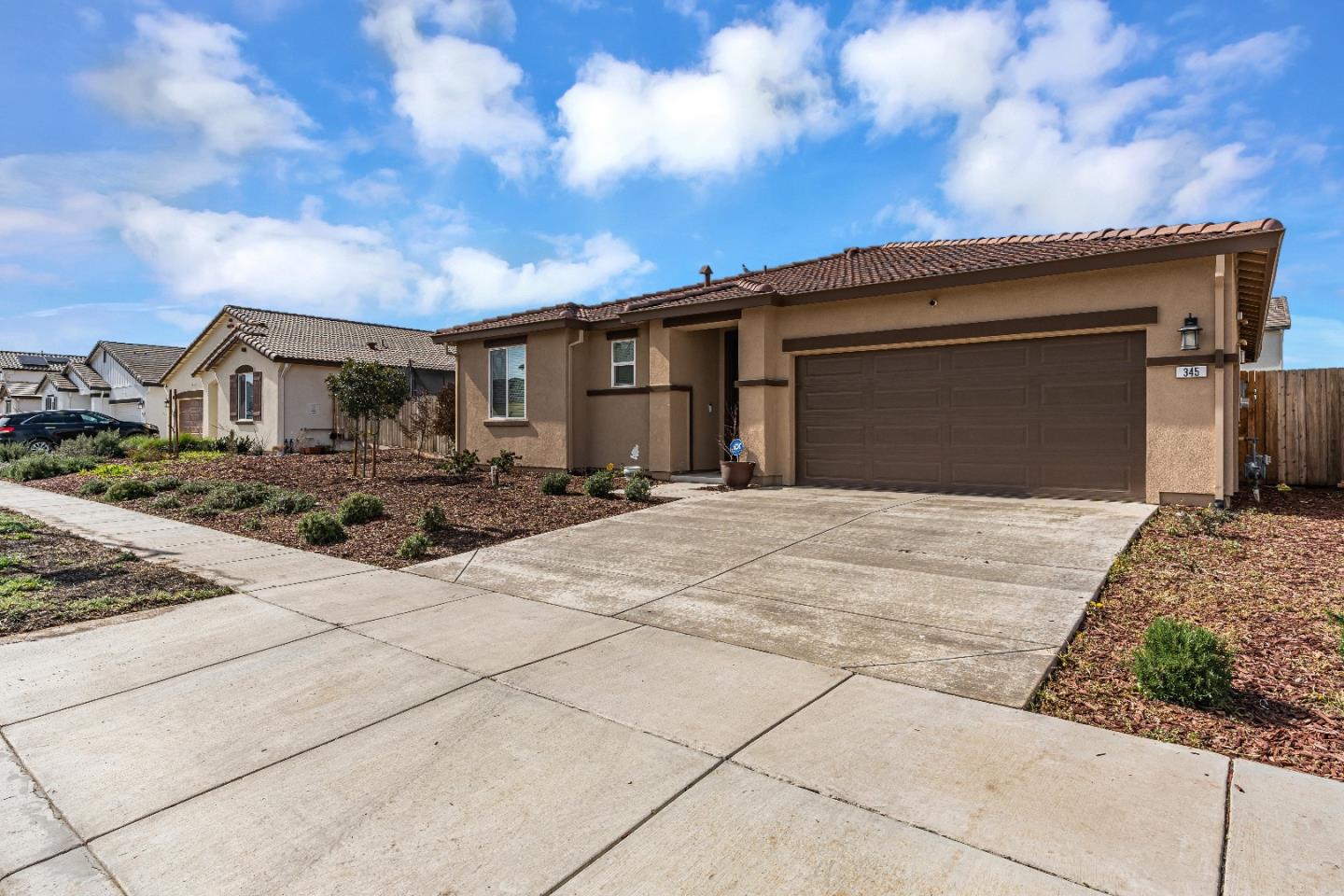 Detail Gallery Image 2 of 41 For 345 Manchester Dr, Los Banos,  CA 93635 - 3 Beds | 2/1 Baths