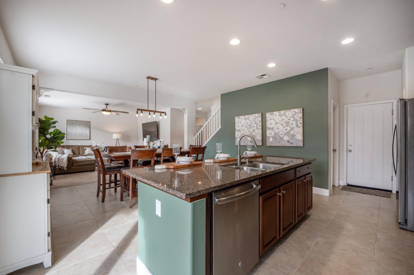 Detail Gallery Image 10 of 31 For 1701 Panorama Dr, Hollister,  CA 95023 - 4 Beds | 3 Baths