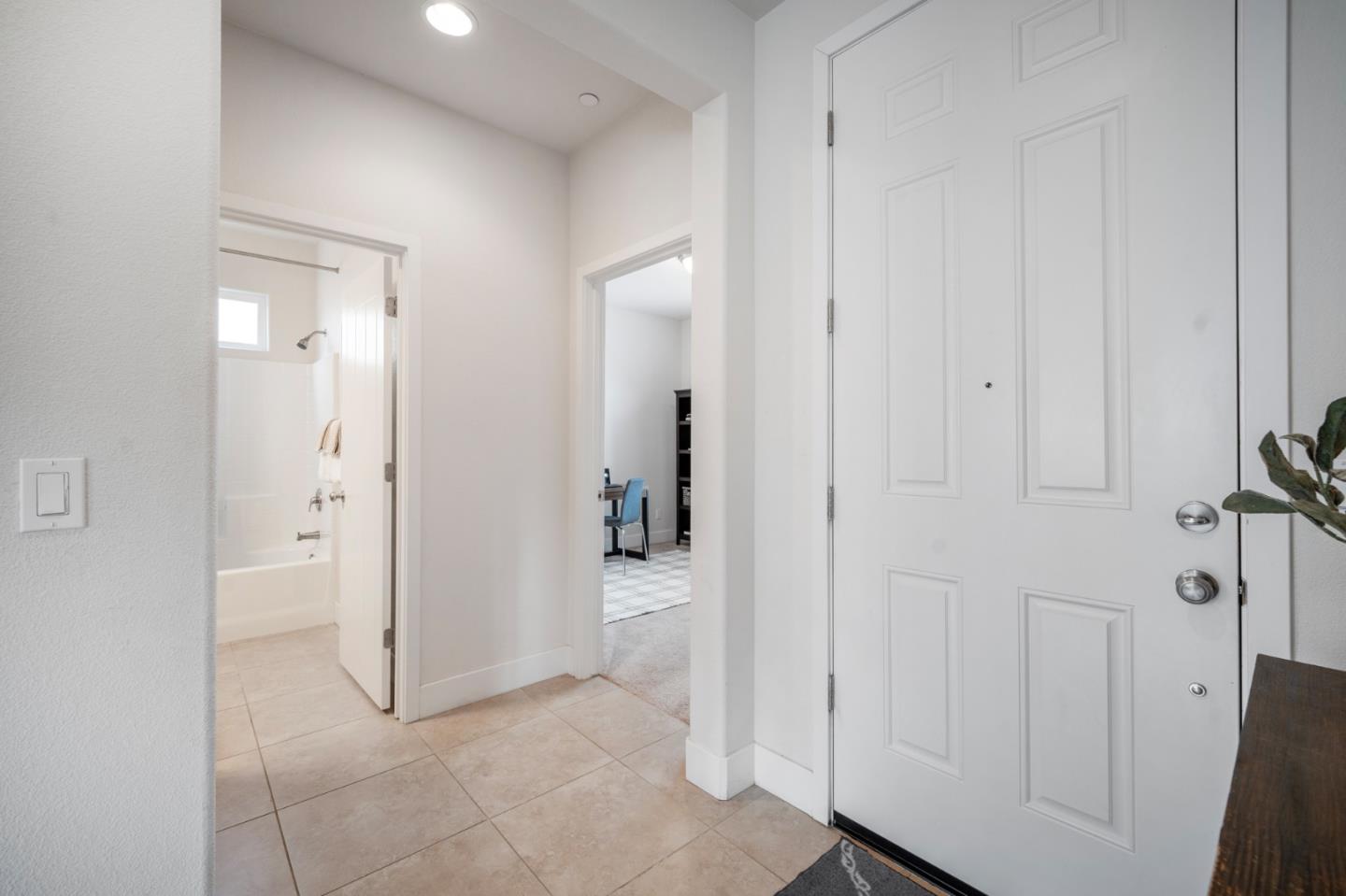 Detail Gallery Image 16 of 31 For 1701 Panorama Dr, Hollister,  CA 95023 - 4 Beds | 3 Baths