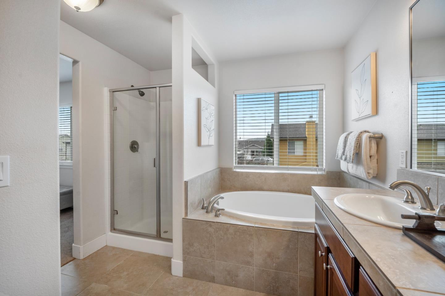 Detail Gallery Image 21 of 31 For 1701 Panorama Dr, Hollister,  CA 95023 - 4 Beds | 3 Baths