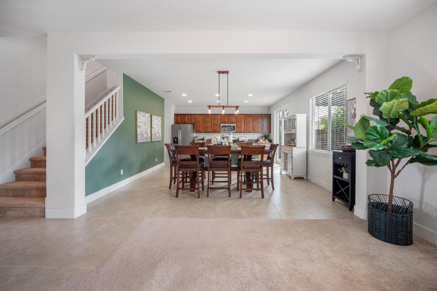 Detail Gallery Image 7 of 31 For 1701 Panorama Dr, Hollister,  CA 95023 - 4 Beds | 3 Baths