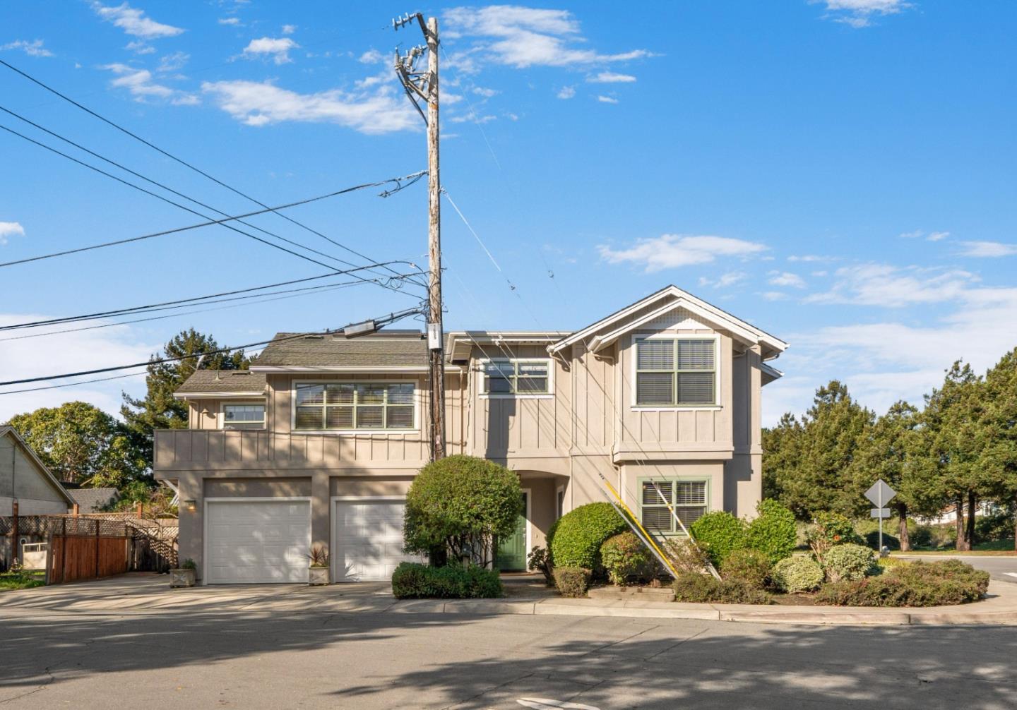 Detail Gallery Image 2 of 34 For 1599 Lincoln Ave, Capitola,  CA 95010 - 3 Beds | 3 Baths