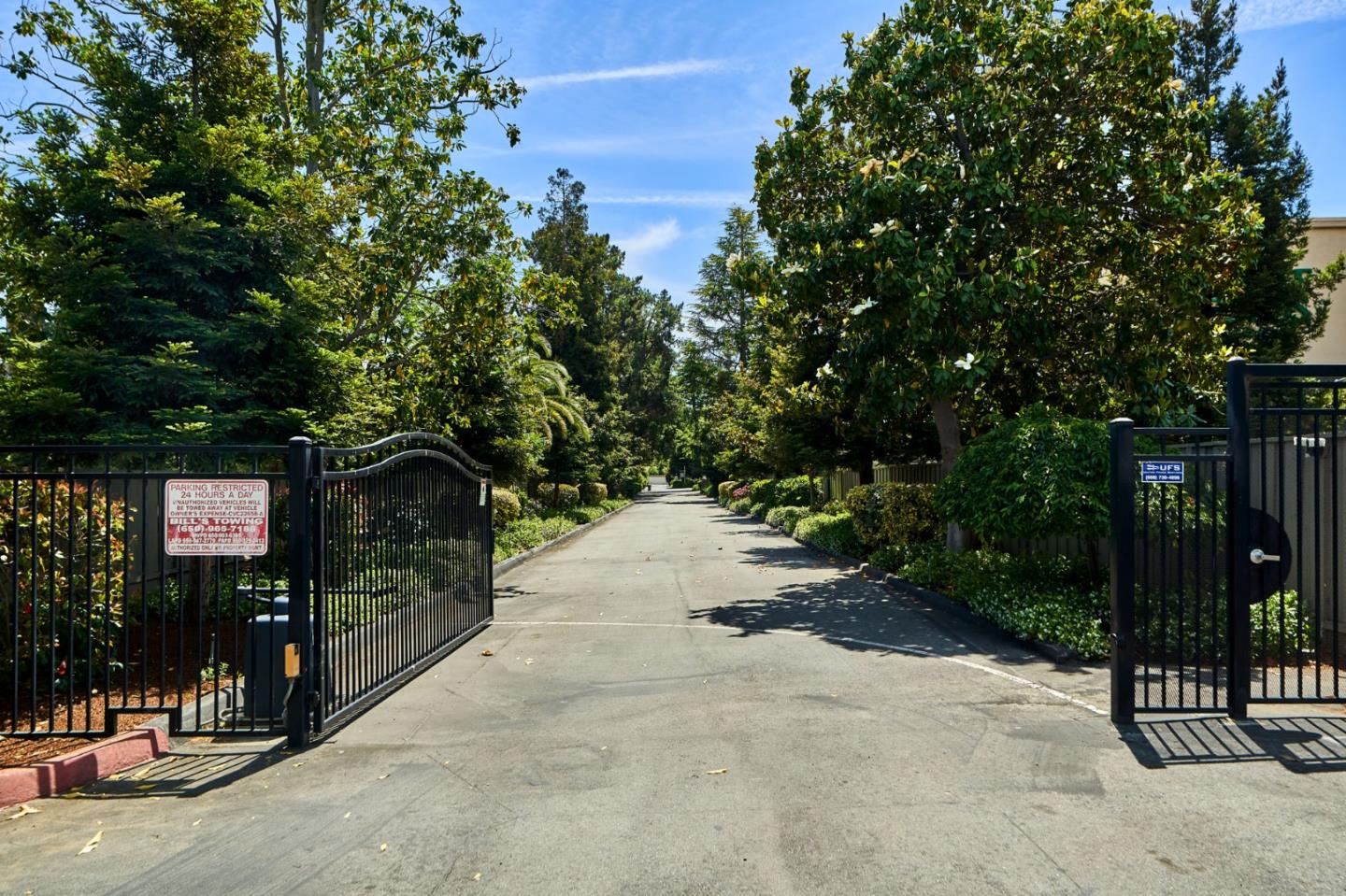 Detail Gallery Image 2 of 56 For 36 Los Altos Sq, Los Altos,  CA 94022 - 2 Beds | 2/1 Baths