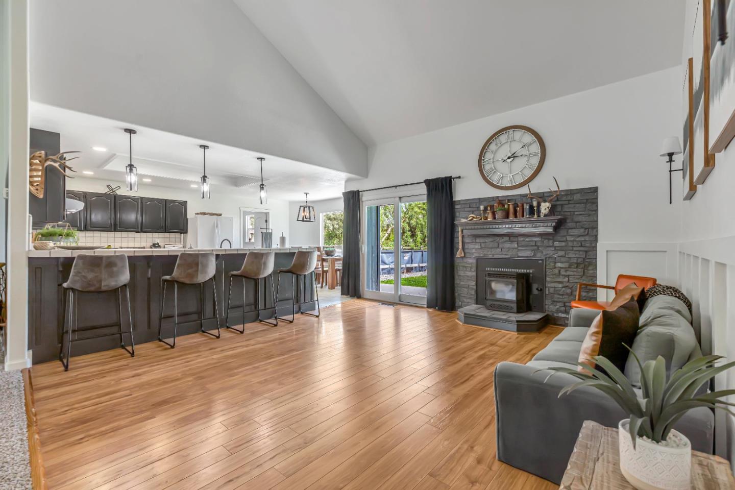 Detail Gallery Image 17 of 47 For 541 Lemos Ct, Hollister,  CA 95023 - 4 Beds | 2 Baths