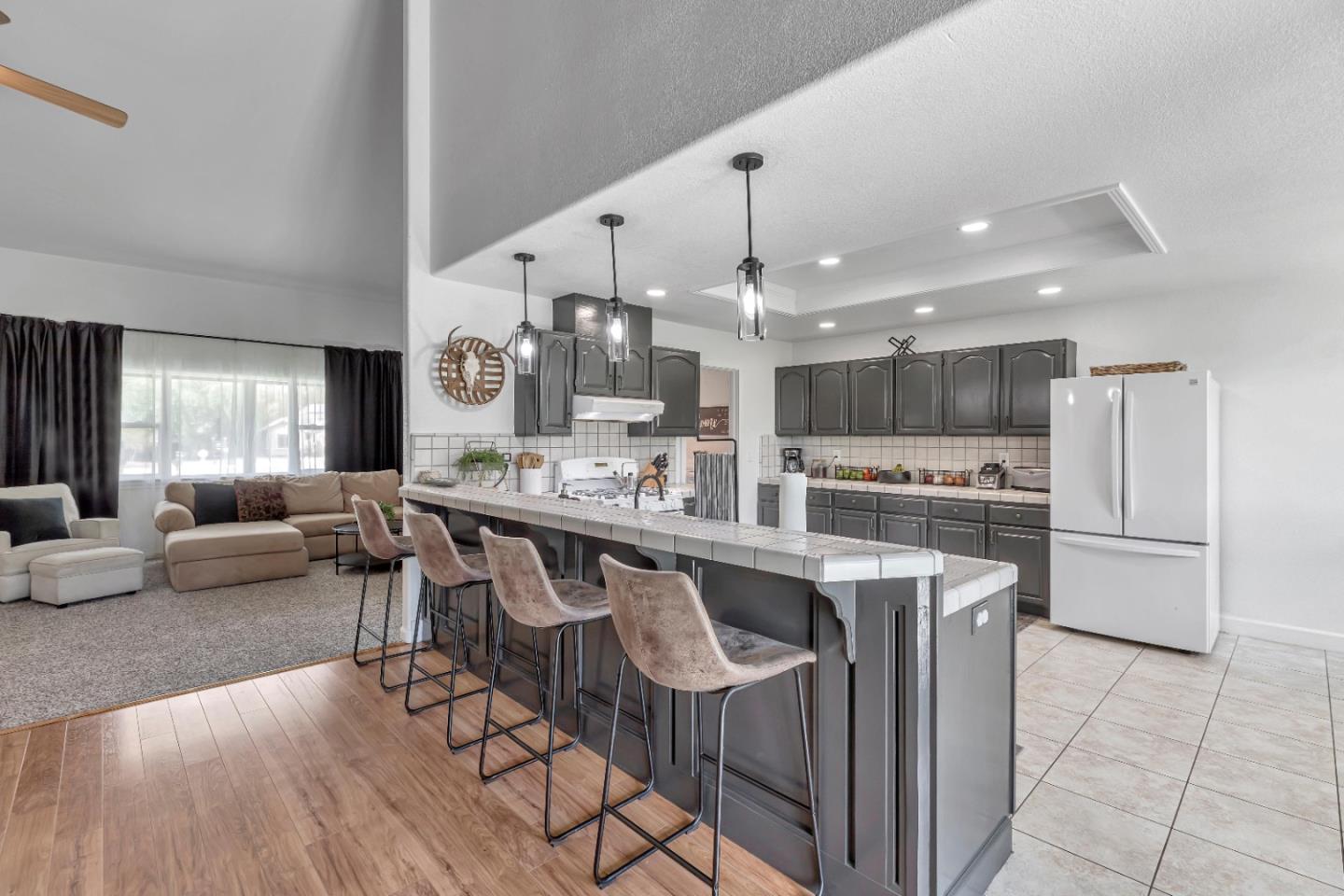 Detail Gallery Image 18 of 47 For 541 Lemos Ct, Hollister,  CA 95023 - 4 Beds | 2 Baths