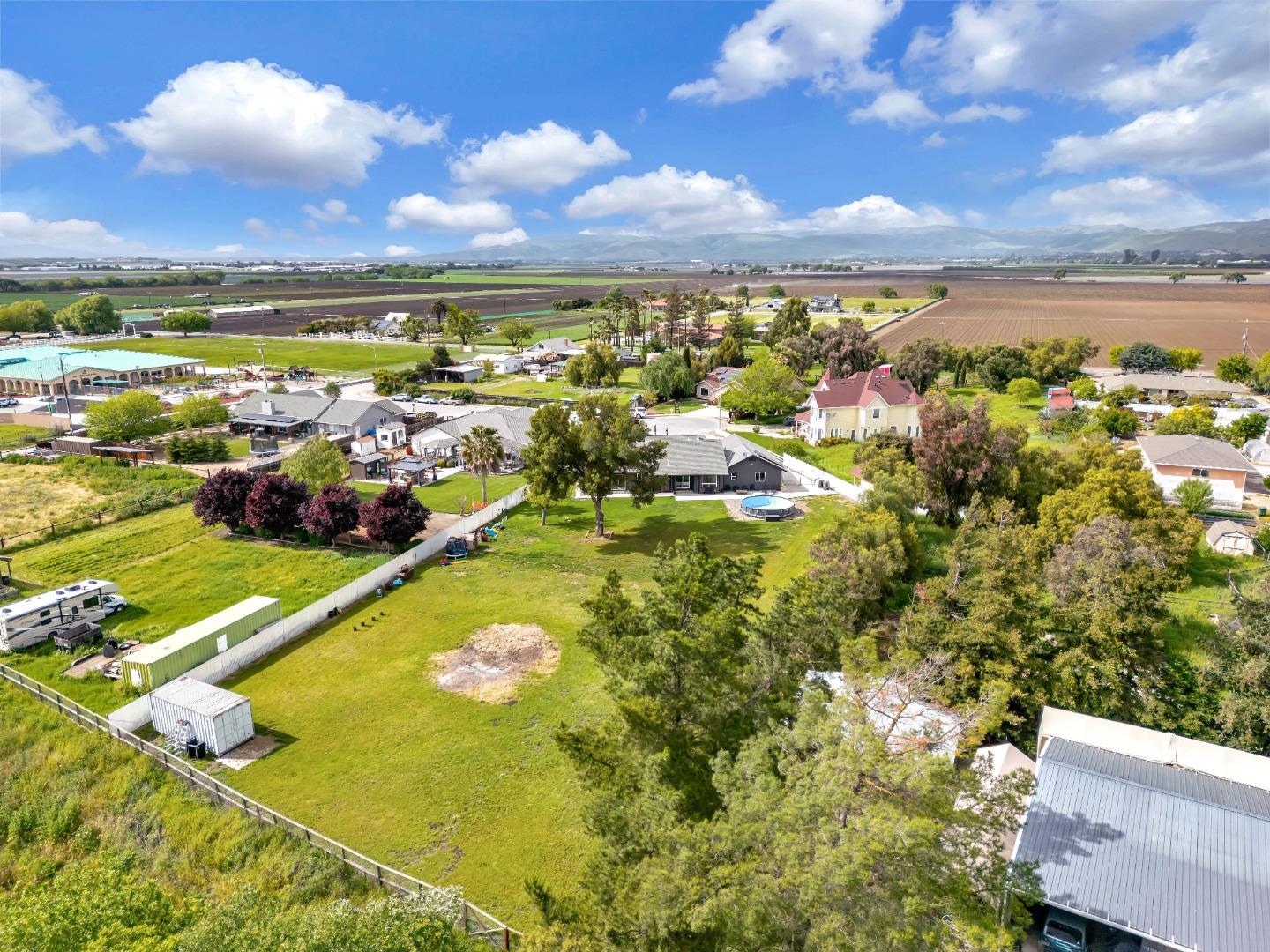 Detail Gallery Image 2 of 47 For 541 Lemos Ct, Hollister,  CA 95023 - 4 Beds | 2 Baths