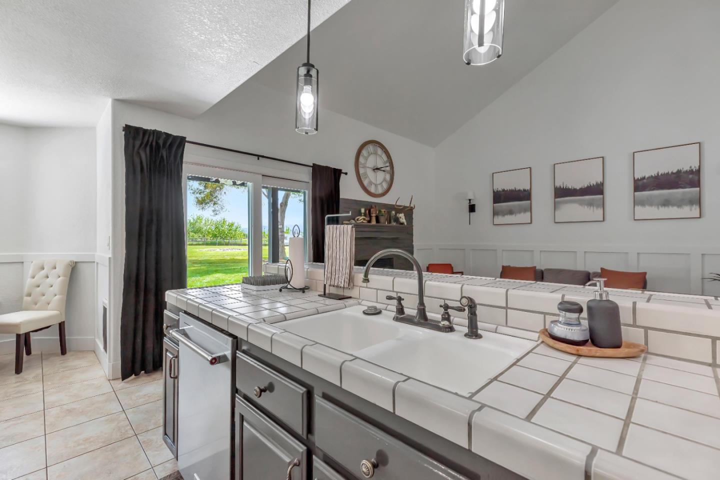 Detail Gallery Image 22 of 47 For 541 Lemos Ct, Hollister,  CA 95023 - 4 Beds | 2 Baths