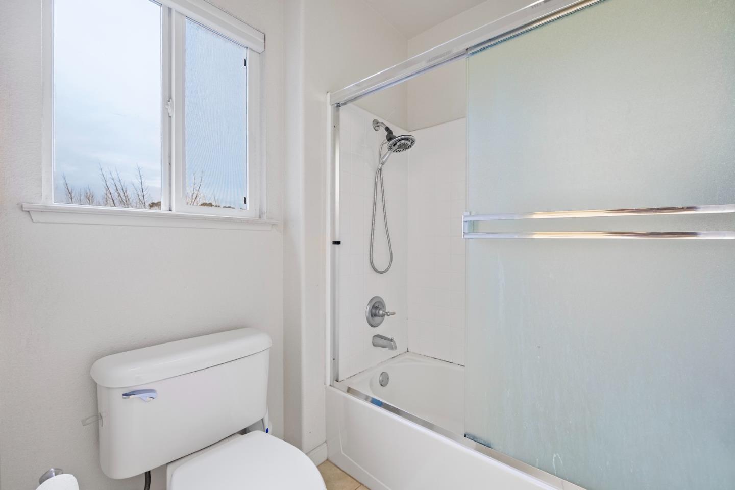 Detail Gallery Image 26 of 31 For 708 Raineer Ct, San Leandro,  CA 94577 - 3 Beds | 2/1 Baths