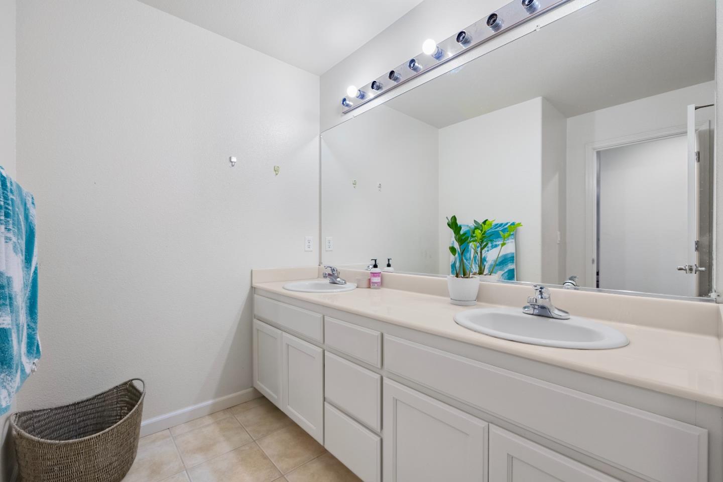 Detail Gallery Image 27 of 31 For 708 Raineer Ct, San Leandro,  CA 94577 - 3 Beds | 2/1 Baths