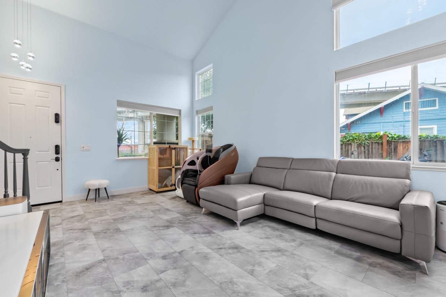 Detail Gallery Image 4 of 31 For 708 Raineer Ct, San Leandro,  CA 94577 - 3 Beds | 2/1 Baths