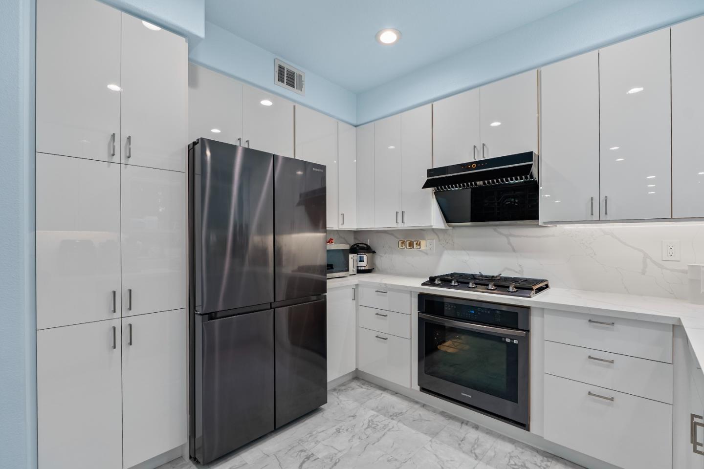 Detail Gallery Image 9 of 31 For 708 Raineer Ct, San Leandro,  CA 94577 - 3 Beds | 2/1 Baths