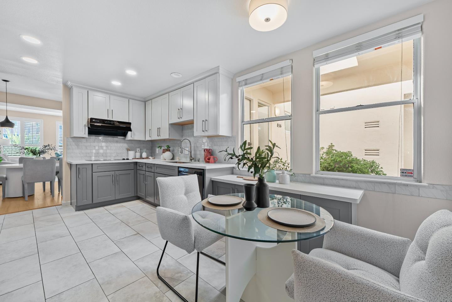 Detail Gallery Image 16 of 50 For 856 Lakeshore Dr, Redwood City,  CA 94065 - 3 Beds | 2/1 Baths