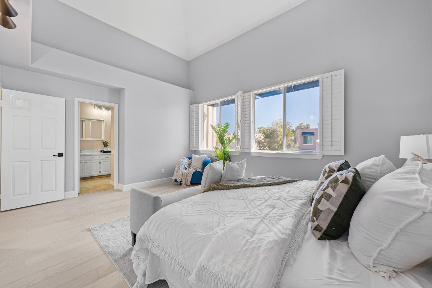 Detail Gallery Image 20 of 50 For 856 Lakeshore Dr, Redwood City,  CA 94065 - 3 Beds | 2/1 Baths