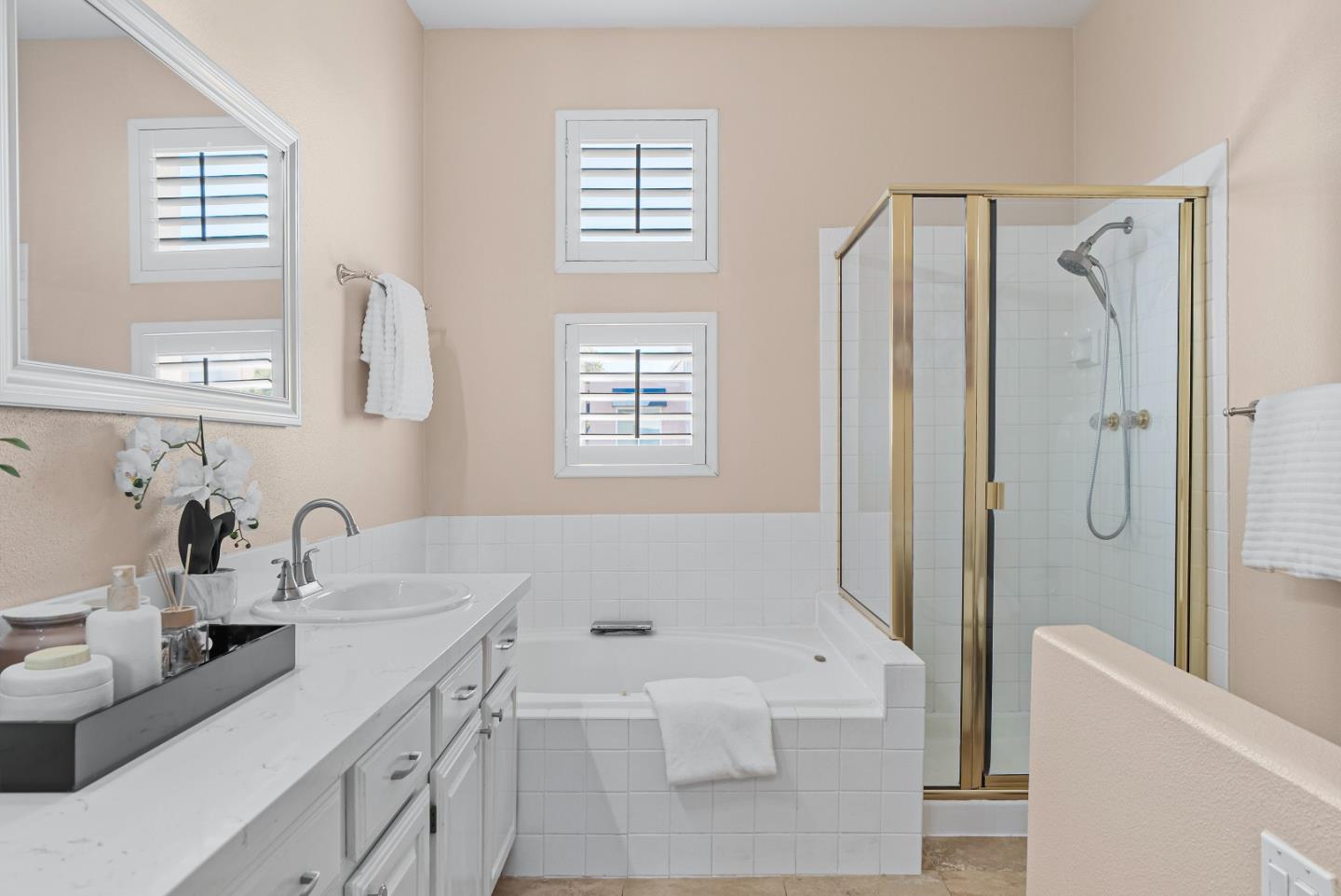 Detail Gallery Image 22 of 50 For 856 Lakeshore Dr, Redwood City,  CA 94065 - 3 Beds | 2/1 Baths