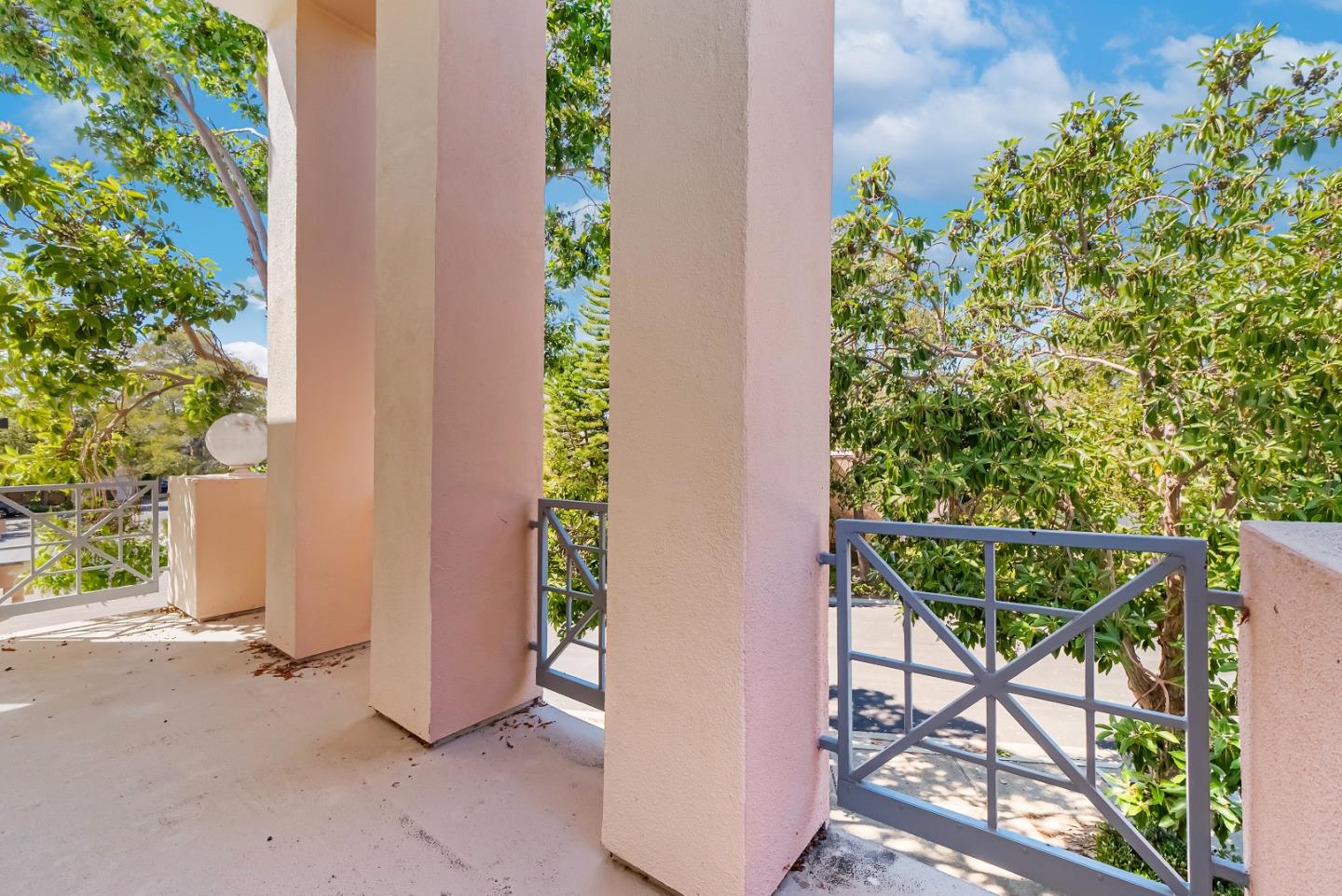 Detail Gallery Image 29 of 50 For 856 Lakeshore Dr, Redwood City,  CA 94065 - 3 Beds | 2/1 Baths