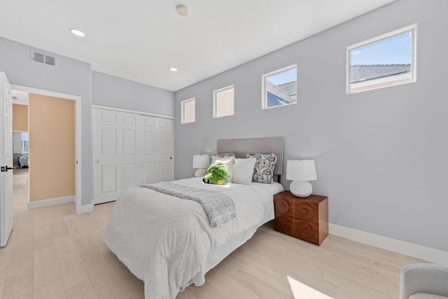 Detail Gallery Image 31 of 50 For 856 Lakeshore Dr, Redwood City,  CA 94065 - 3 Beds | 2/1 Baths