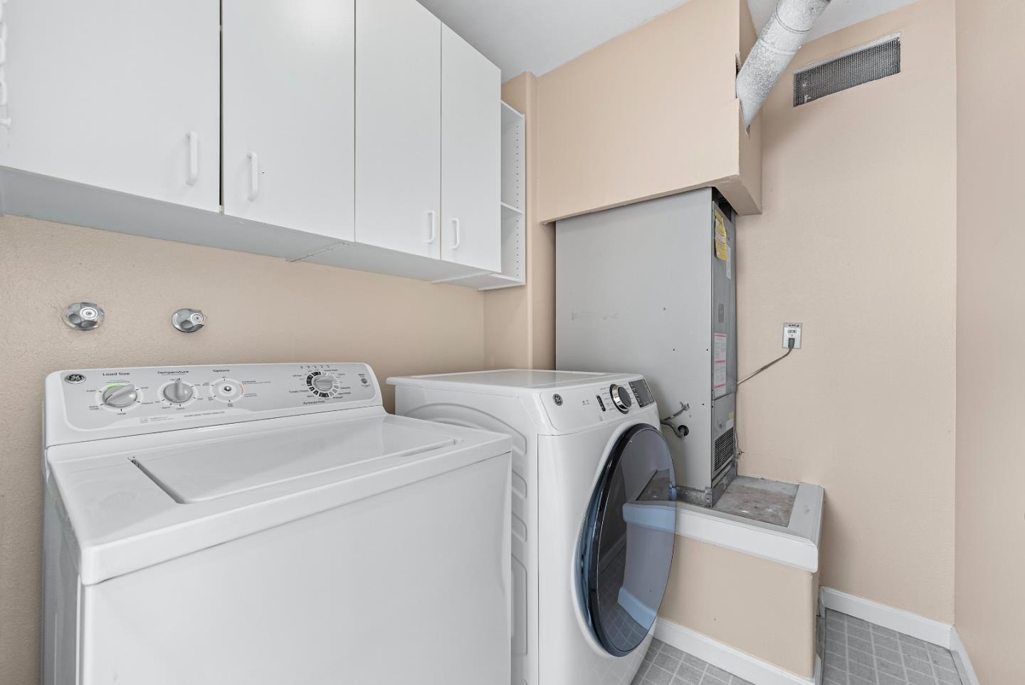 Detail Gallery Image 33 of 50 For 856 Lakeshore Dr, Redwood City,  CA 94065 - 3 Beds | 2/1 Baths