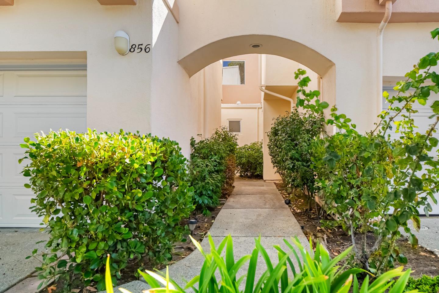 Detail Gallery Image 35 of 50 For 856 Lakeshore Dr, Redwood City,  CA 94065 - 3 Beds | 2/1 Baths