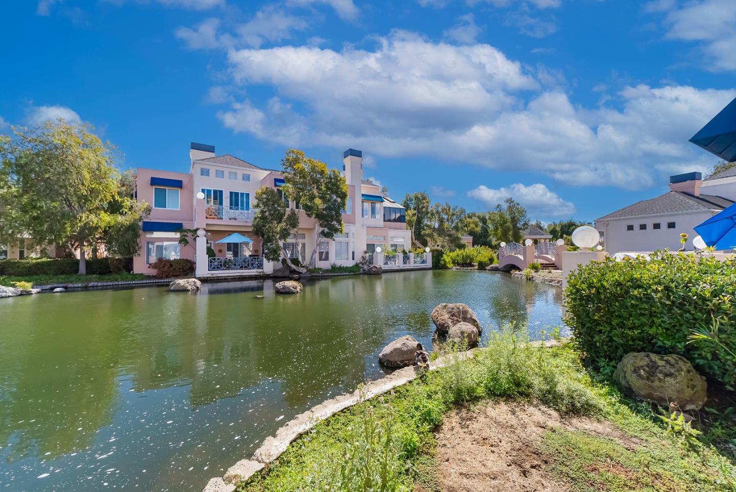 Detail Gallery Image 37 of 50 For 856 Lakeshore Dr, Redwood City,  CA 94065 - 3 Beds | 2/1 Baths