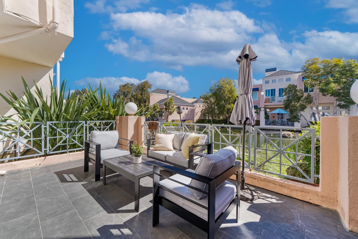 Detail Gallery Image 5 of 50 For 856 Lakeshore Dr, Redwood City,  CA 94065 - 3 Beds | 2/1 Baths