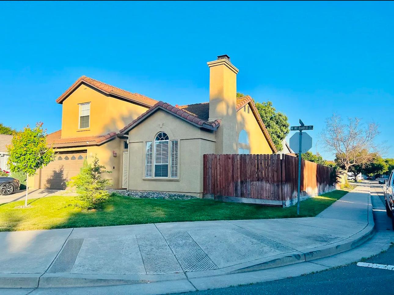 Detail Gallery Image 2 of 8 For 790 W Mt Diablo, Tracy,  CA 95376 - 4 Beds | 3 Baths