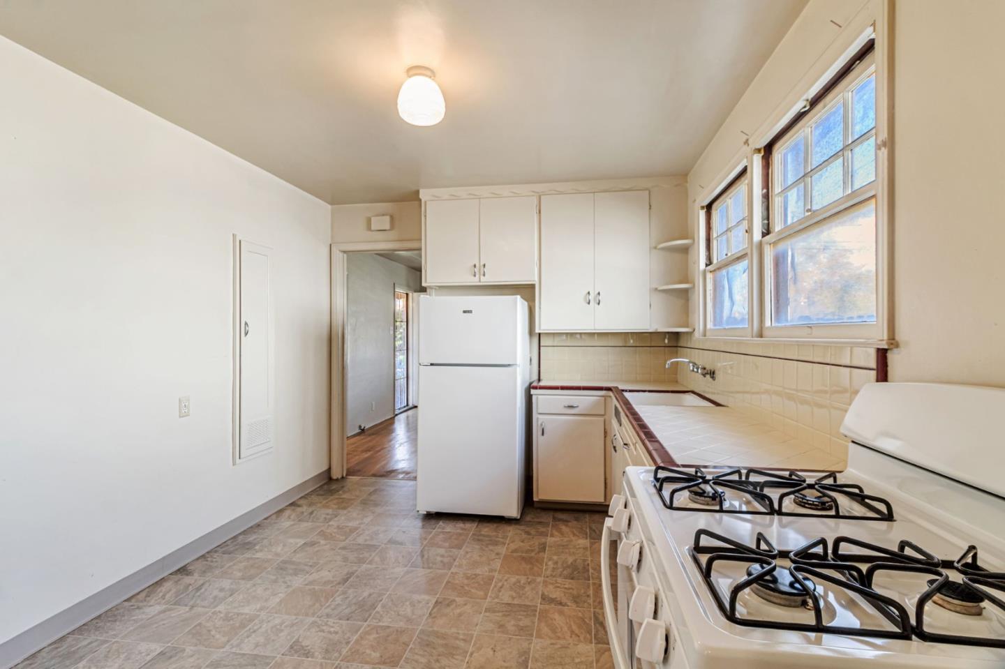 Detail Gallery Image 6 of 17 For 718 N 16th St, San Jose,  CA 95112 - – Beds | – Baths