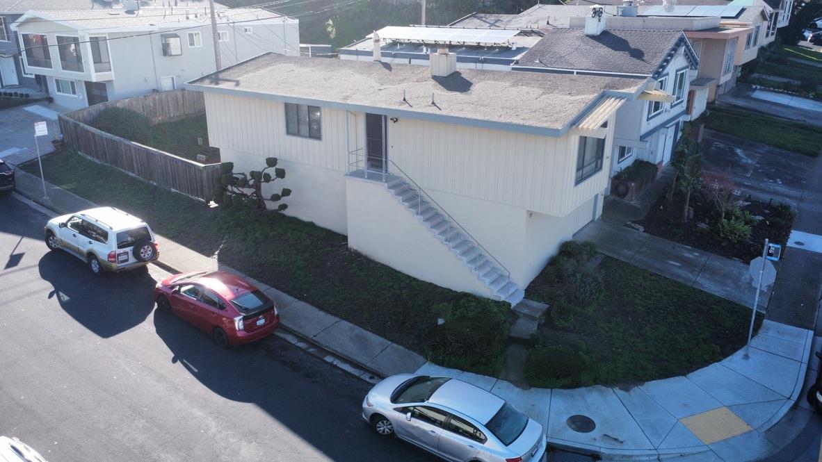 Detail Gallery Image 2 of 14 For 360 Eastmoor Ave, Daly City,  CA 94015 - 3 Beds | 2/1 Baths