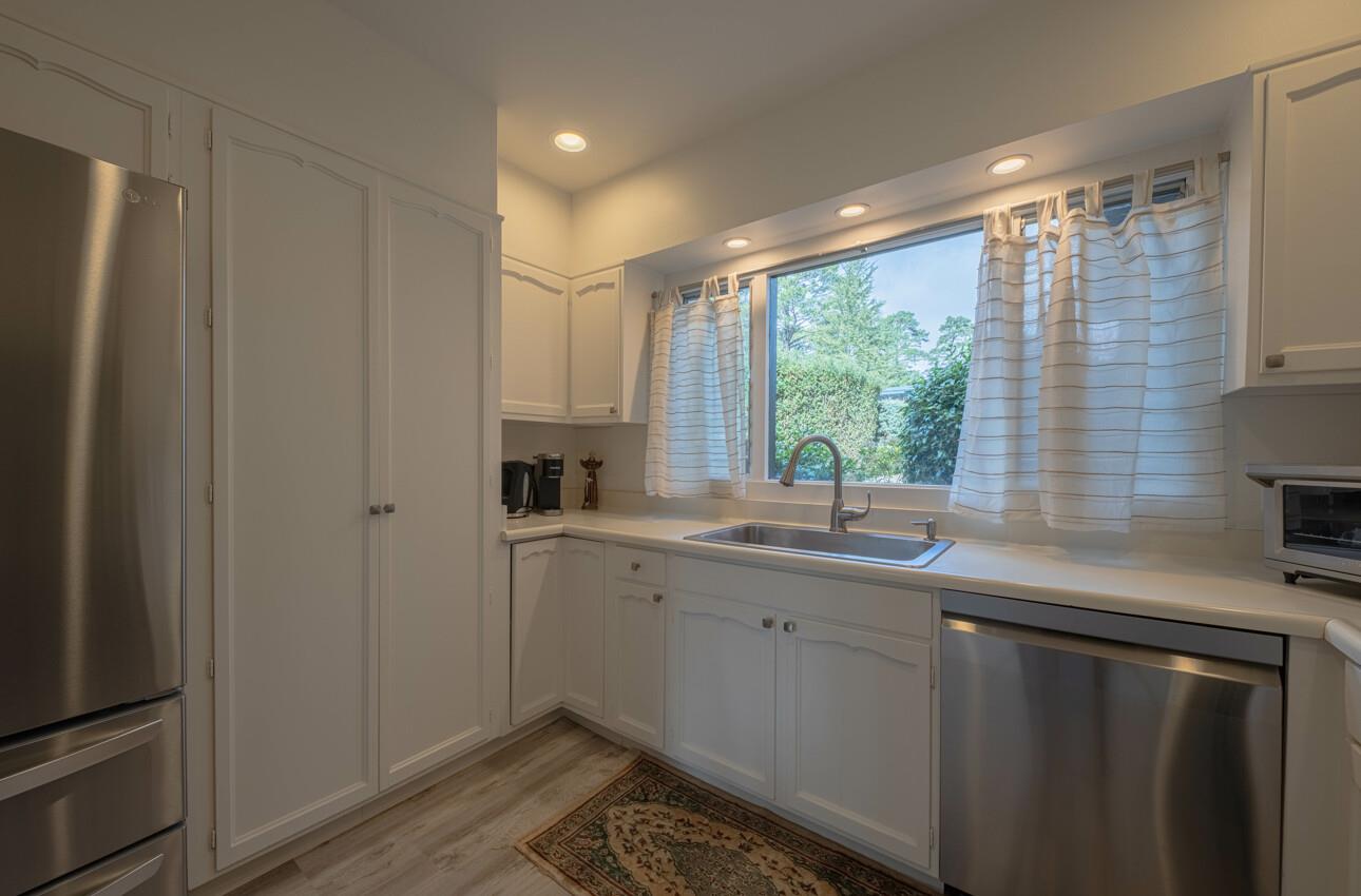 Detail Gallery Image 10 of 28 For 120 Del Mesa Carmel, Carmel,  CA 93923 - 1 Beds | 1 Baths