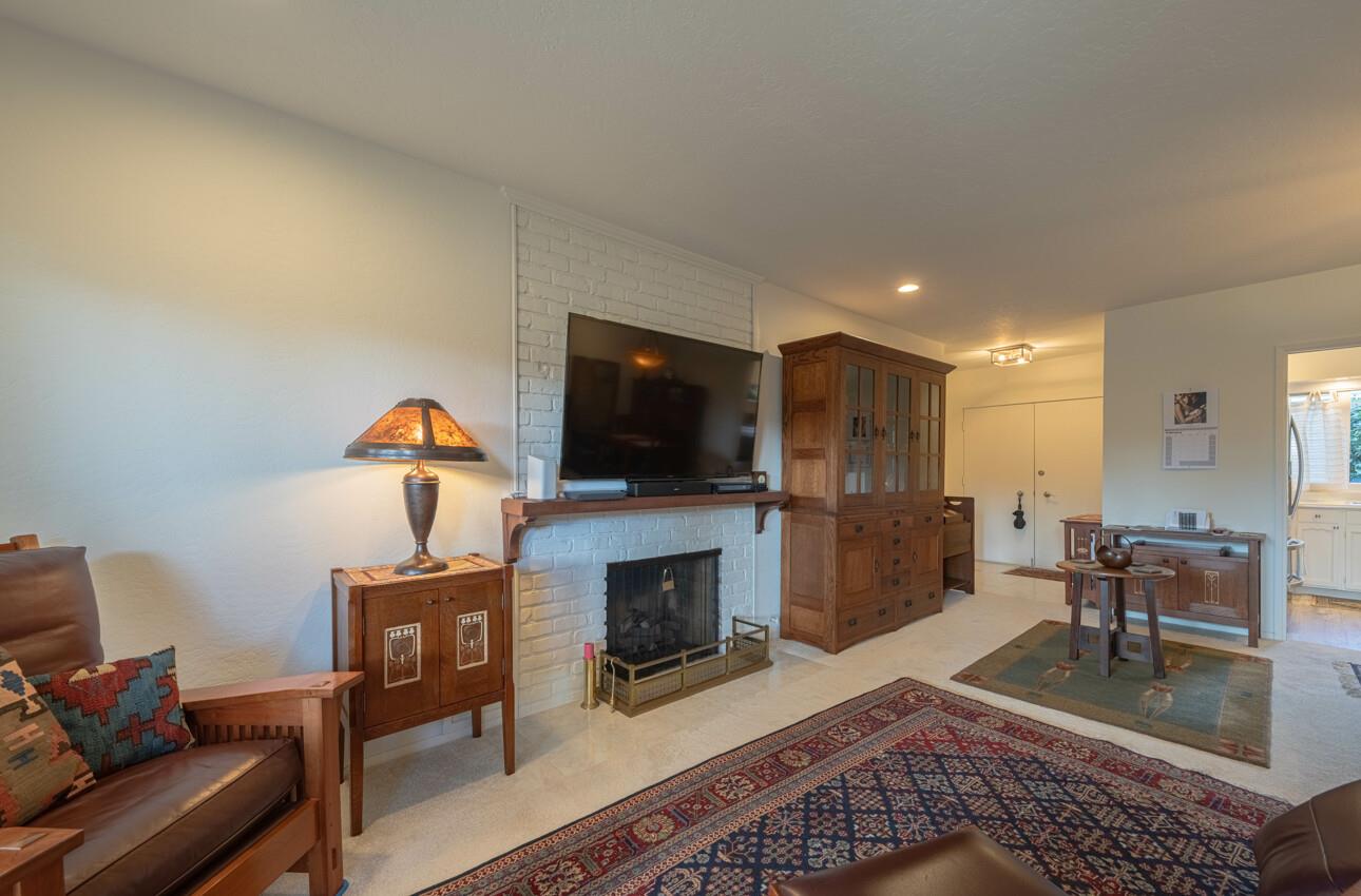 Detail Gallery Image 6 of 28 For 120 Del Mesa Carmel, Carmel,  CA 93923 - 1 Beds | 1 Baths