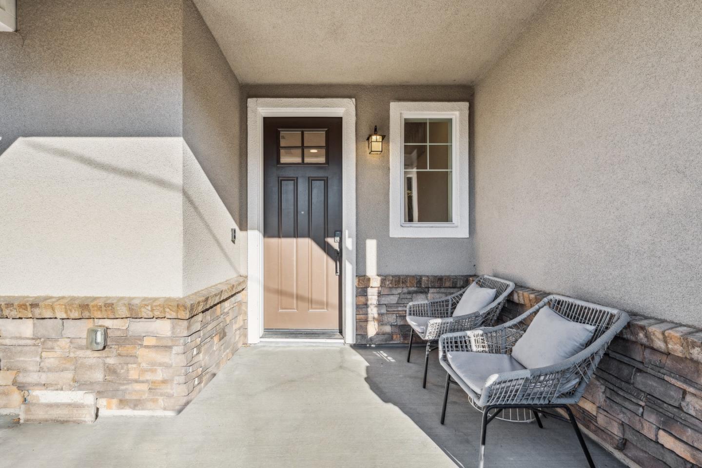 Detail Gallery Image 2 of 24 For 2709 Delaney Ct, Castro Valley,  CA 94546 - 3 Beds | 3/1 Baths