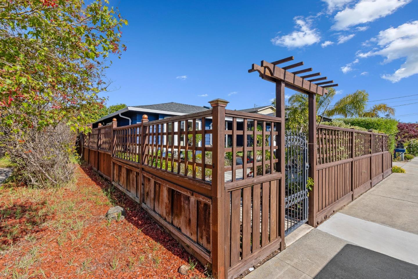 Detail Gallery Image 8 of 43 For 2650 Gary Dr, Soquel,  CA 95073 - 3 Beds | 2/1 Baths