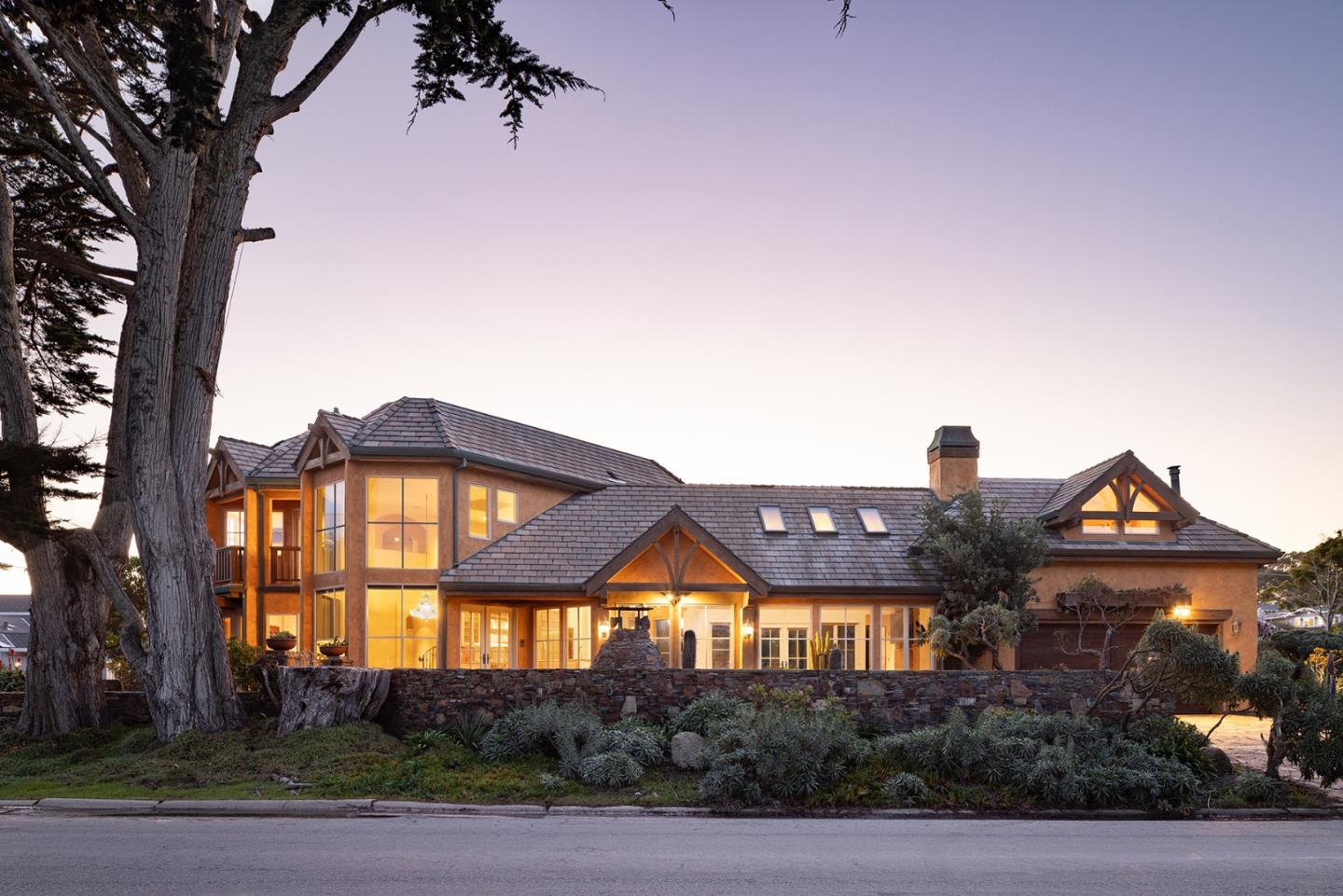 Detail Gallery Image 2 of 30 For 1273 Surf Ave, Pacific Grove,  CA 93950 - 4 Beds | 3/1 Baths