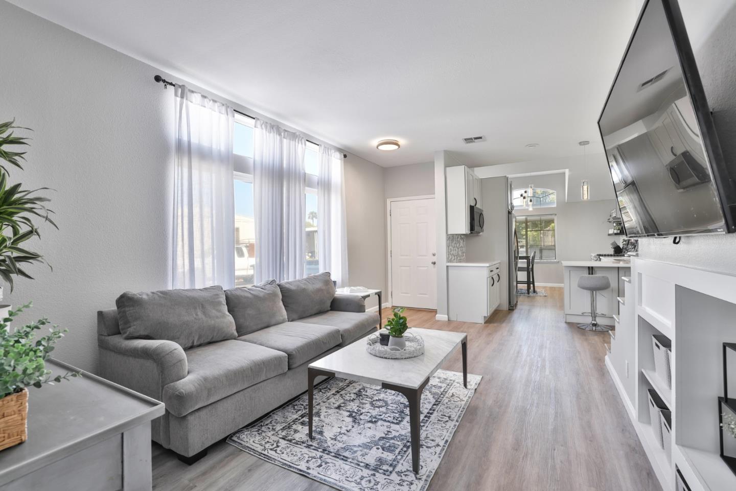 Detail Gallery Image 3 of 25 For 5450 Monterey Rd 54a,  San Jose,  CA 95111 - 3 Beds | 2 Baths