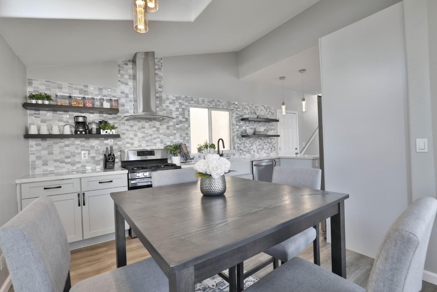 Detail Gallery Image 7 of 25 For 5450 Monterey Rd 54a,  San Jose,  CA 95111 - 3 Beds | 2 Baths
