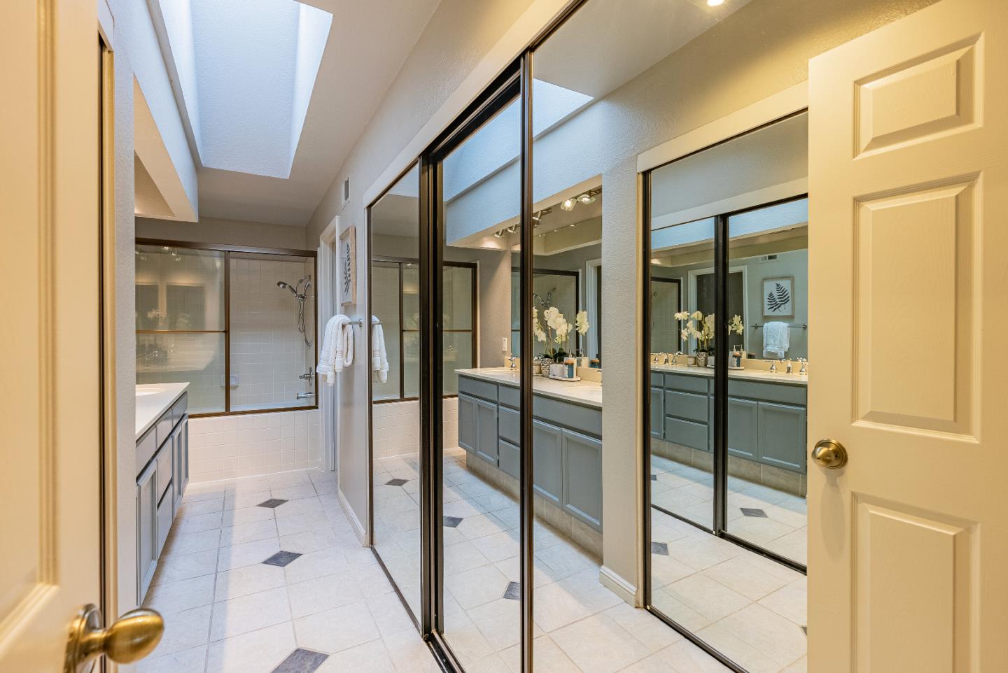 Detail Gallery Image 21 of 32 For 978 La Mesa Ter #E,  Sunnyvale,  CA 94086 - 2 Beds | 2/1 Baths