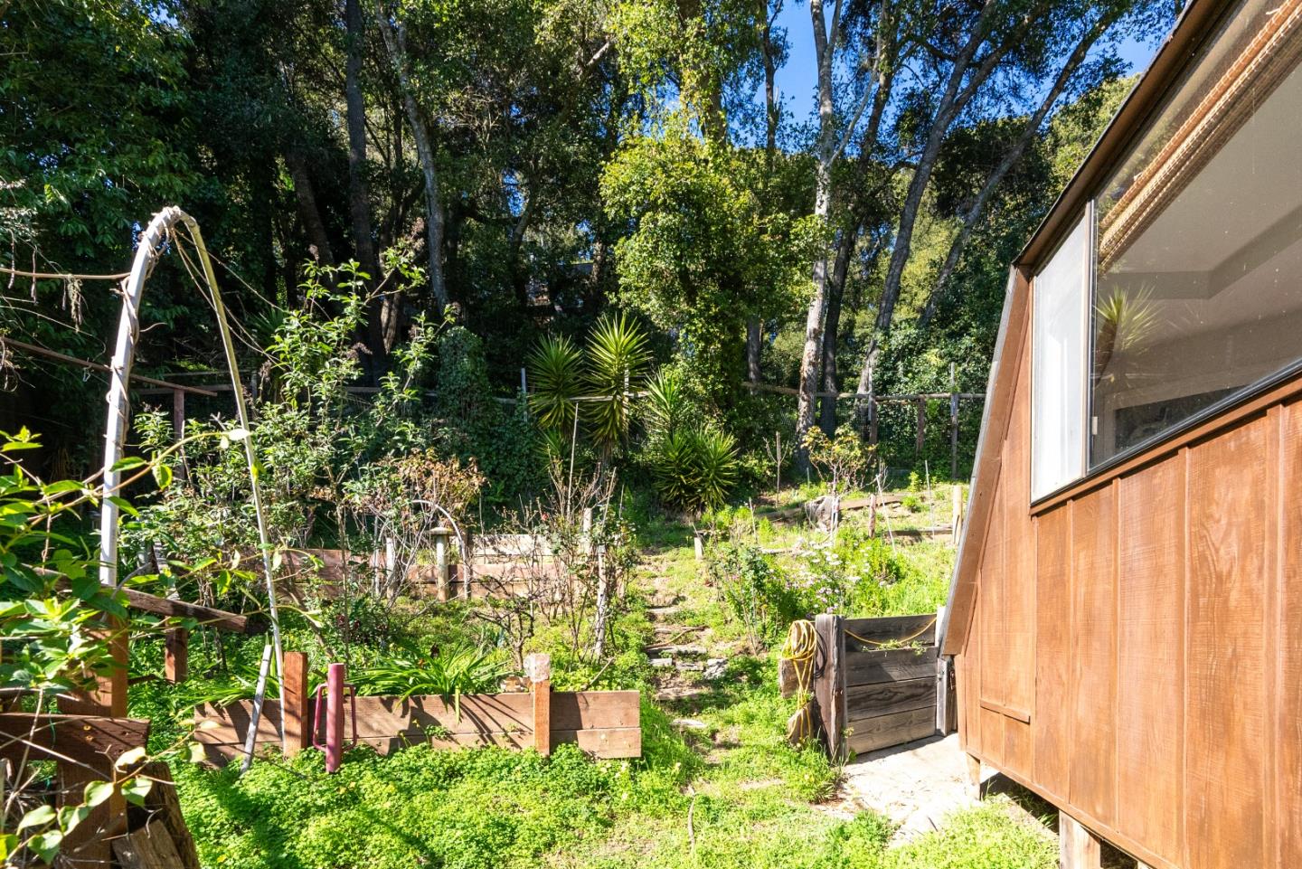 Detail Gallery Image 5 of 31 For 827 Valencia Rd, Aptos,  CA 95003 - 2 Beds | 2 Baths