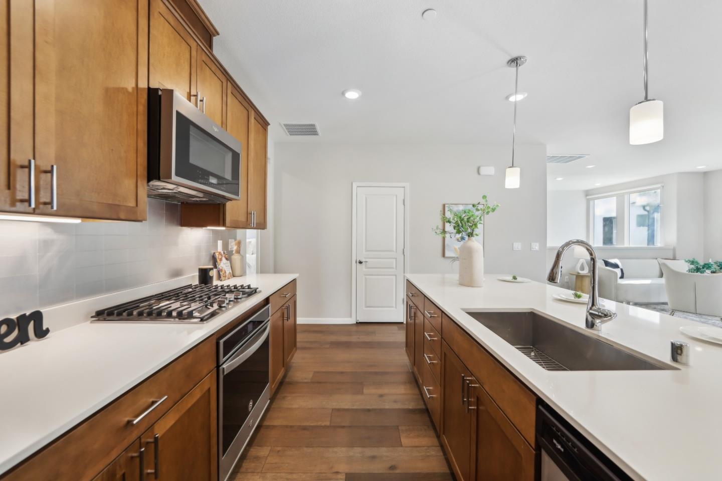 Detail Gallery Image 14 of 41 For 621 Clover Cir, Milpitas,  CA 95035 - 2 Beds | 2 Baths