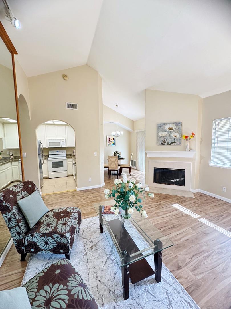 Detail Gallery Image 2 of 25 For 620 Arbor Way, Milpitas,  CA 95035 - 2 Beds | 2 Baths