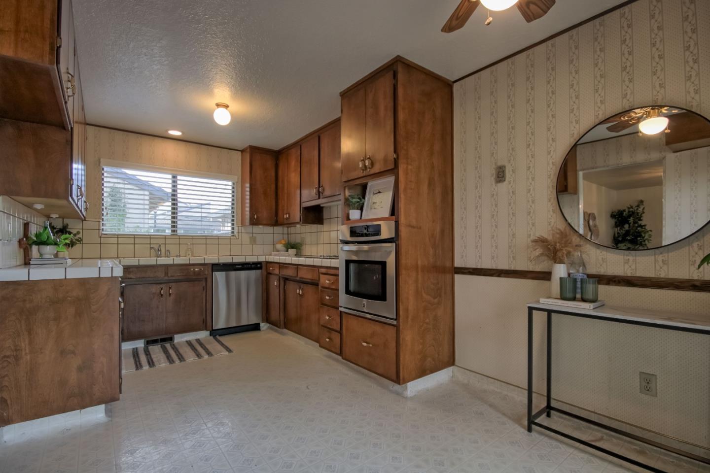 Detail Gallery Image 14 of 44 For 141 Joes Ln, Hollister,  CA 95023 - 2 Beds | 2/1 Baths