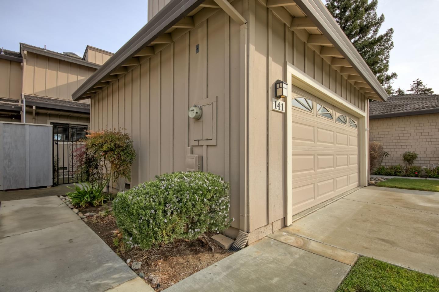 Detail Gallery Image 3 of 44 For 141 Joes Ln, Hollister,  CA 95023 - 2 Beds | 2/1 Baths