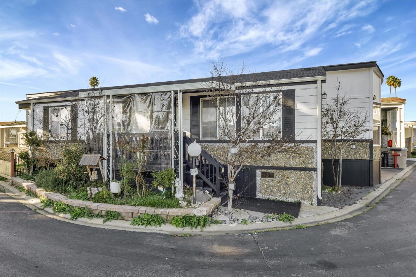 Detail Gallery Image 3 of 26 For 165 Blossom Hill Rd #284,  San Jose,  CA 95123 - 3 Beds | 2 Baths