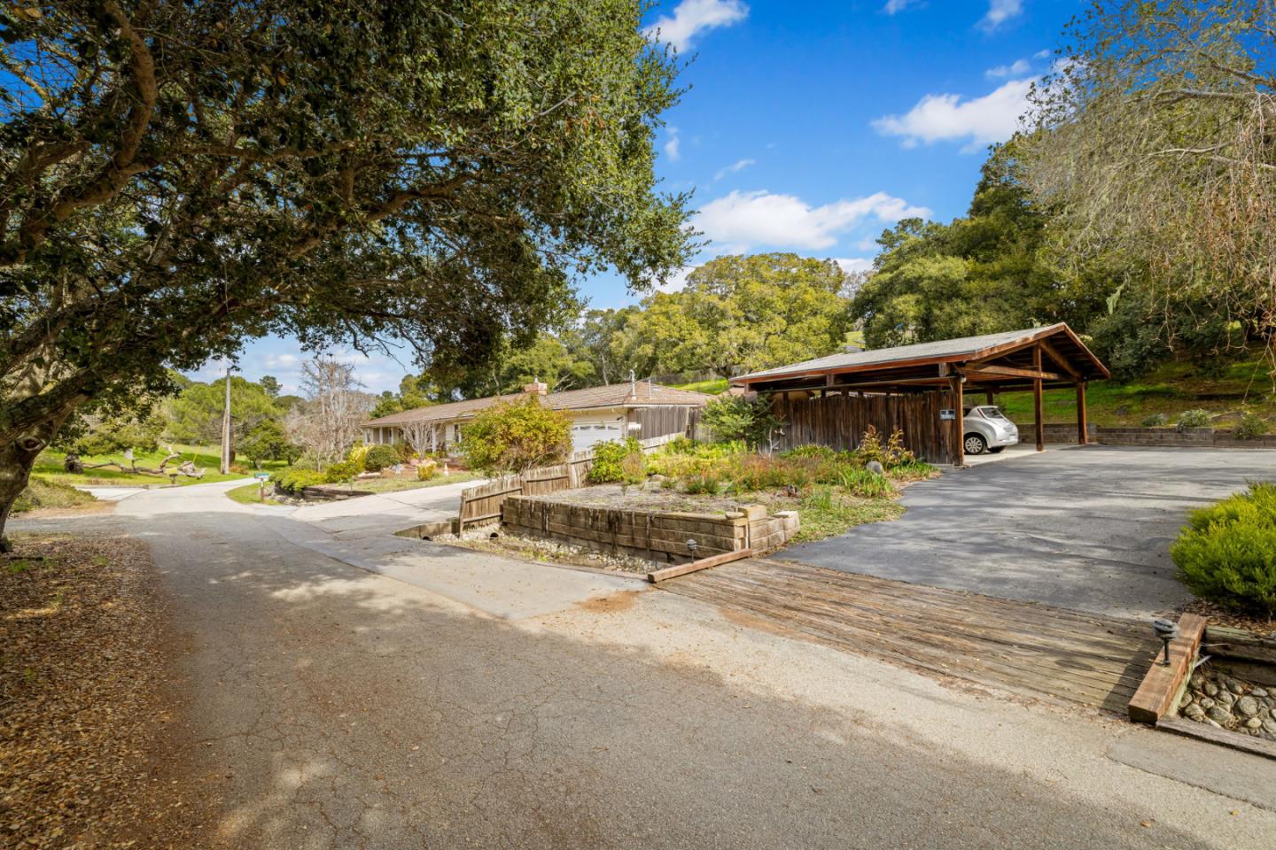 Detail Gallery Image 2 of 39 For 70 Corral De Tierra Rd, Salinas,  CA 93908 - 4 Beds | 3 Baths