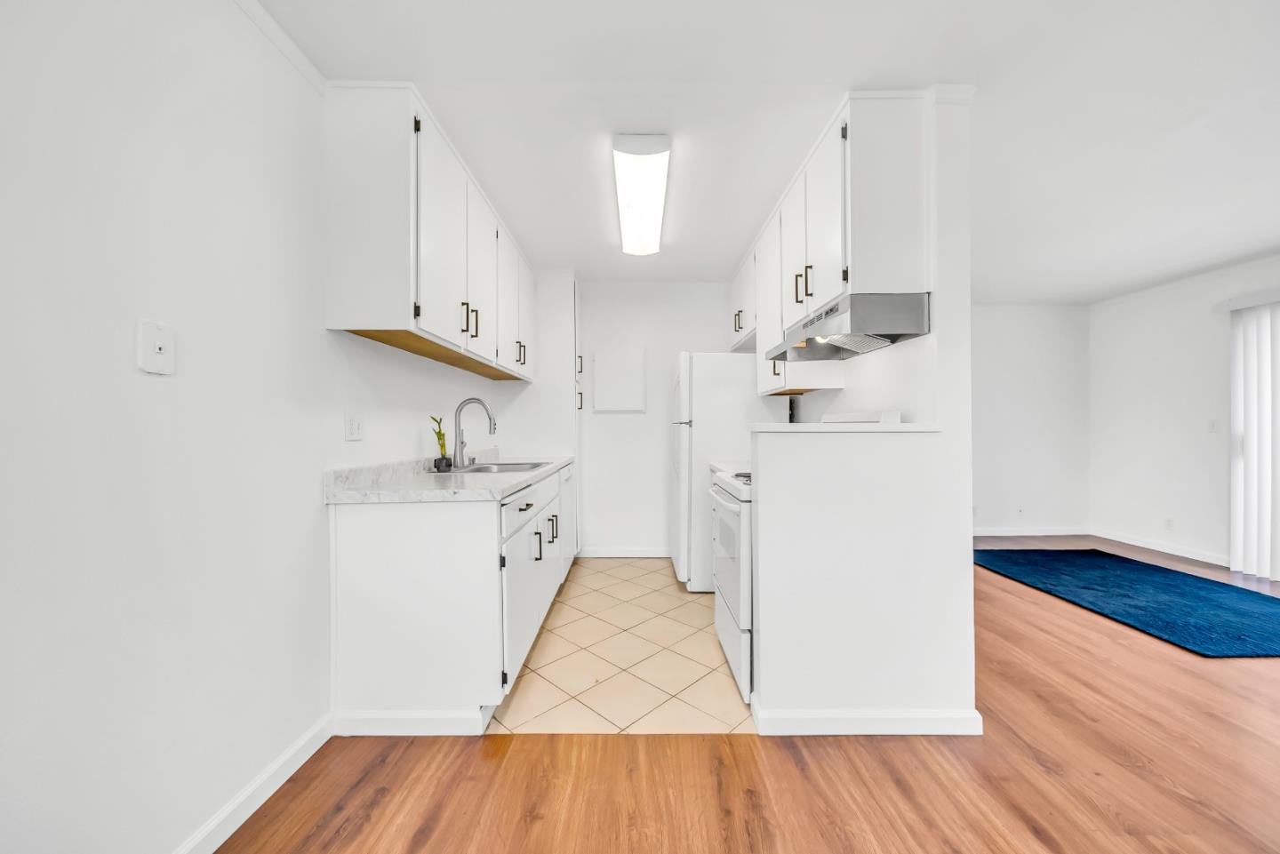 Detail Gallery Image 2 of 24 For 25090 Copa Del Oro Dr #202,  Hayward,  CA 94545 - 1 Beds | 1 Baths