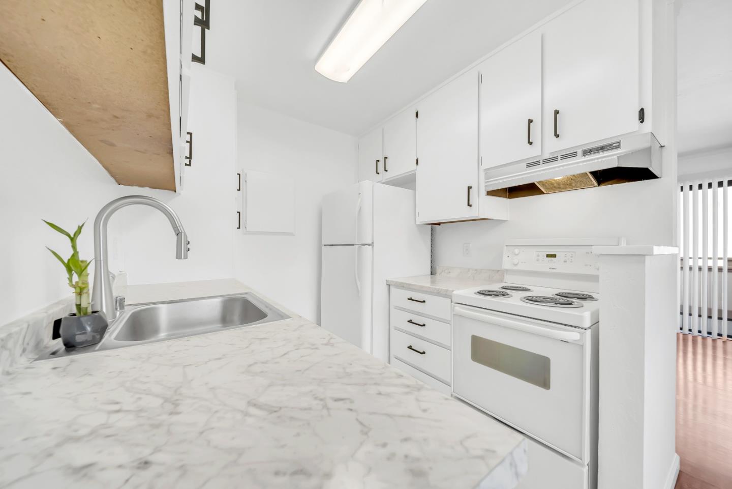 Detail Gallery Image 3 of 24 For 25090 Copa Del Oro Dr #202,  Hayward,  CA 94545 - 1 Beds | 1 Baths