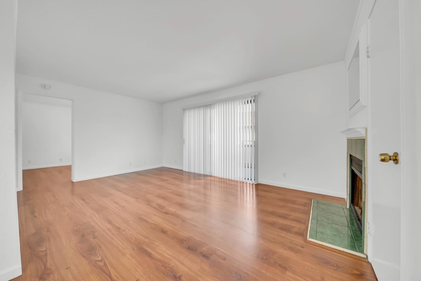 Detail Gallery Image 7 of 24 For 25090 Copa Del Oro Dr #202,  Hayward,  CA 94545 - 1 Beds | 1 Baths