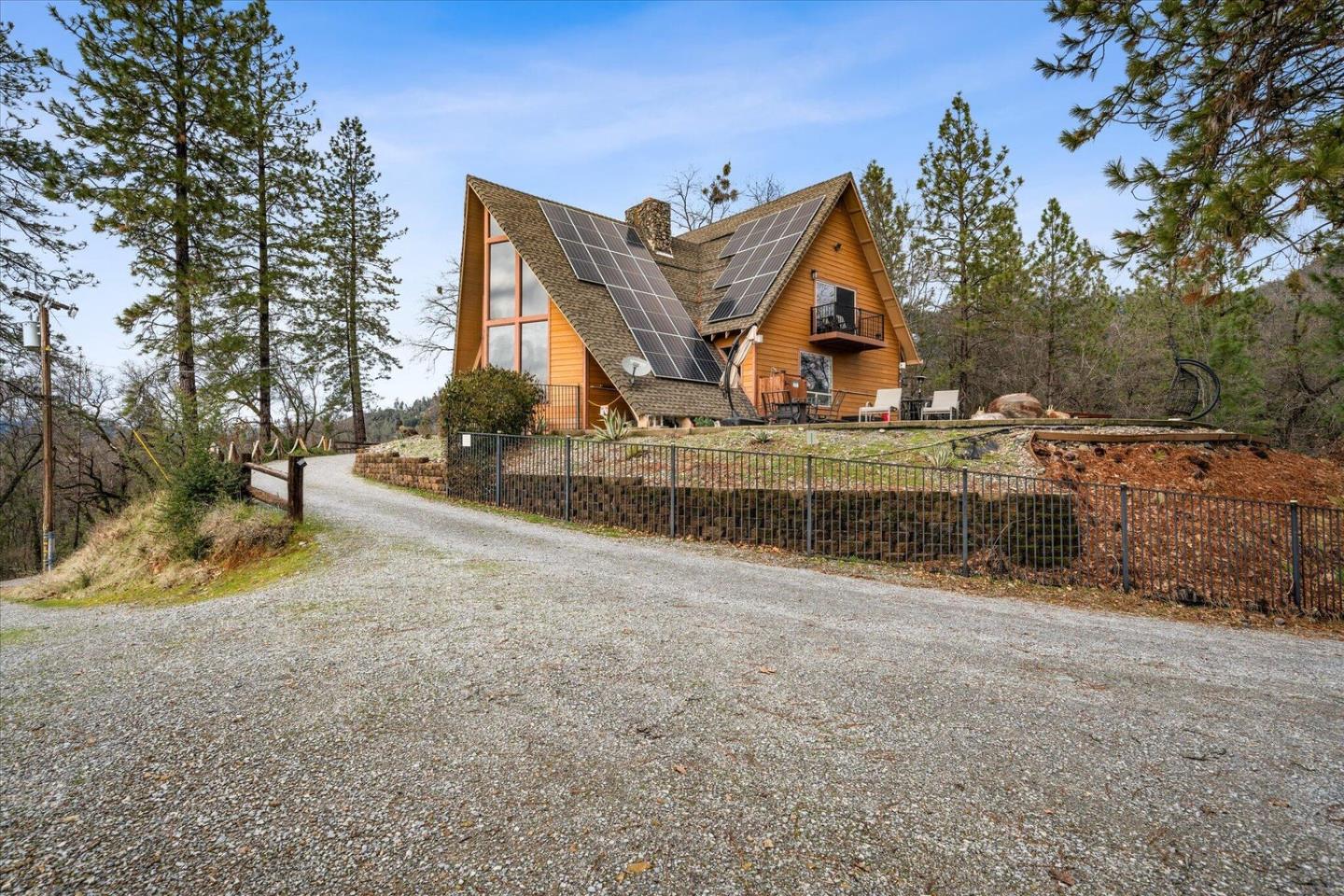 Detail Gallery Image 2 of 42 For 19754 Solus Campground Rd, Lakehead,  CA 96051 - 4 Beds | 3 Baths
